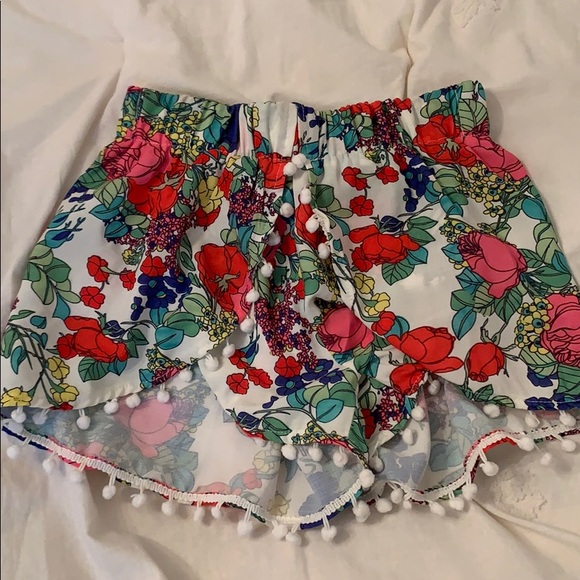 Tobi Pants - Floral print shorts with tiny pom poms